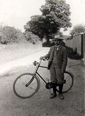 thomas_hardy_bike_280